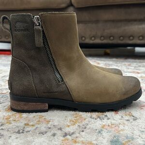 Sorel Emelie Waterproof Chelsea Zip Size 8.5